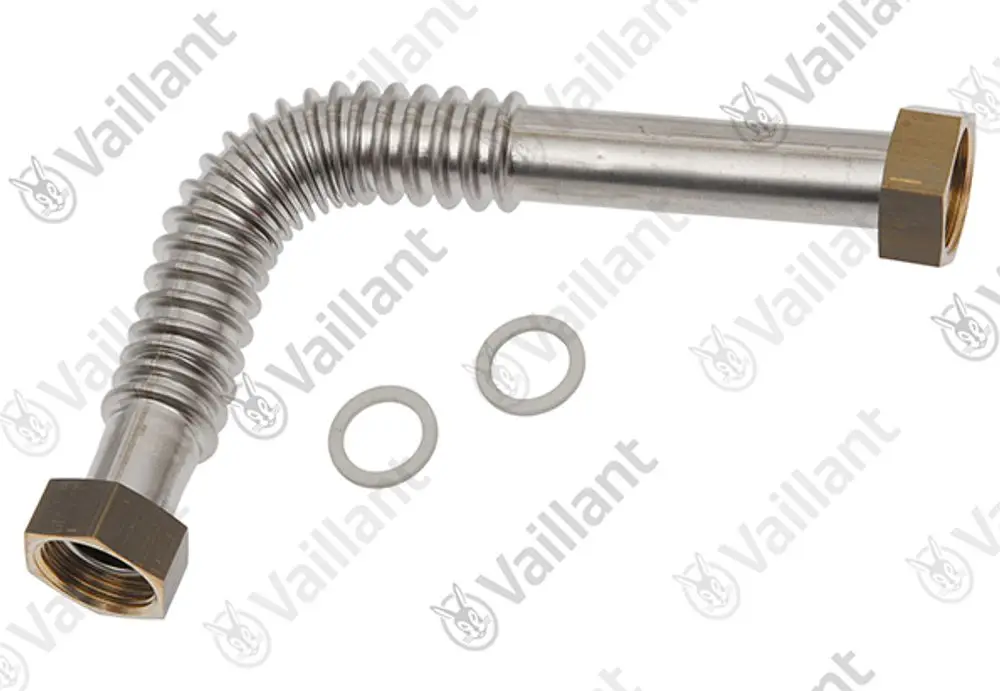 Edelstahlrohr mit gebogenem Verlauf und zwei schraubbaren Anschlussstücken, neben zwei Dichtungen. Produkt von Vaillant.